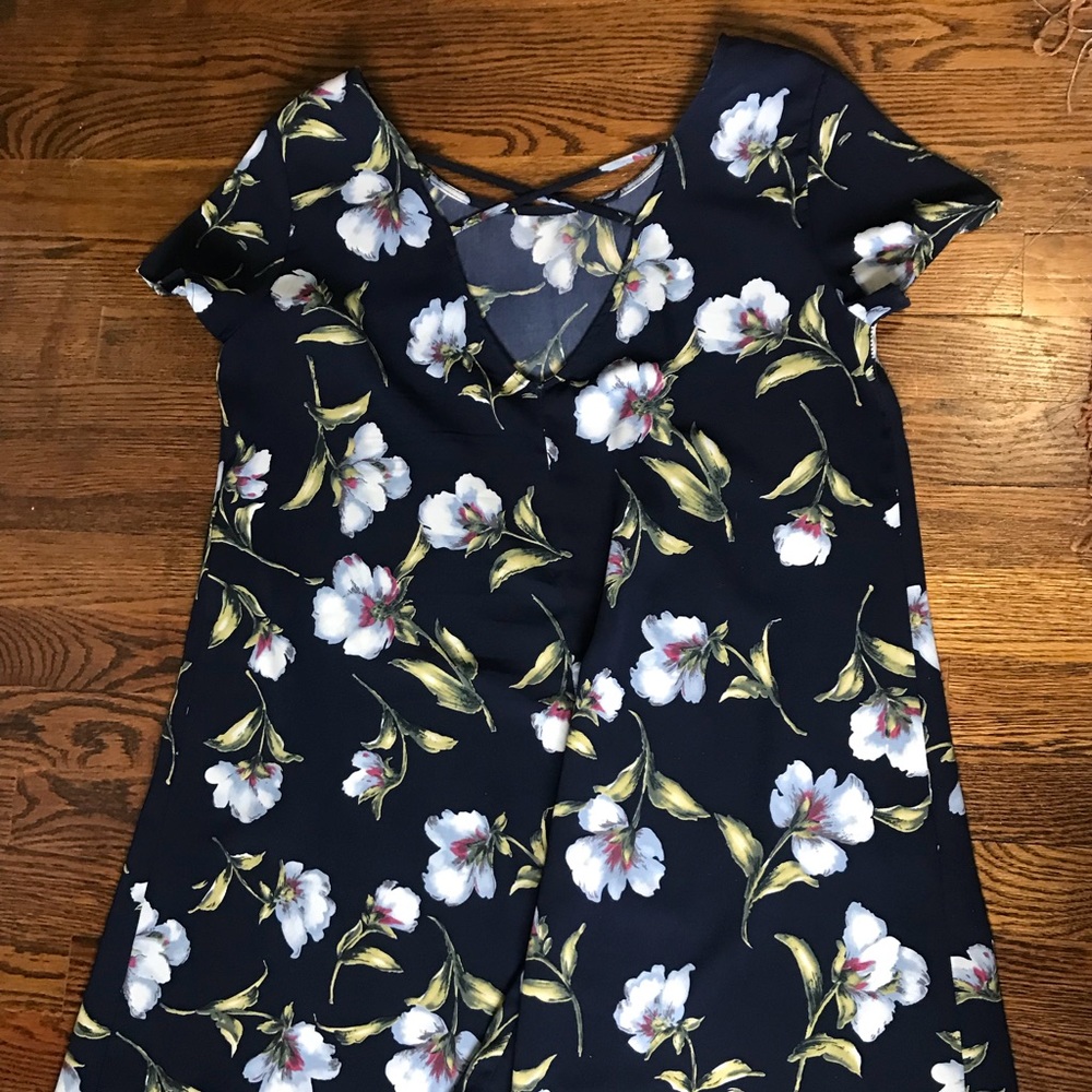 Floral Dress. - Picture 2 of 6